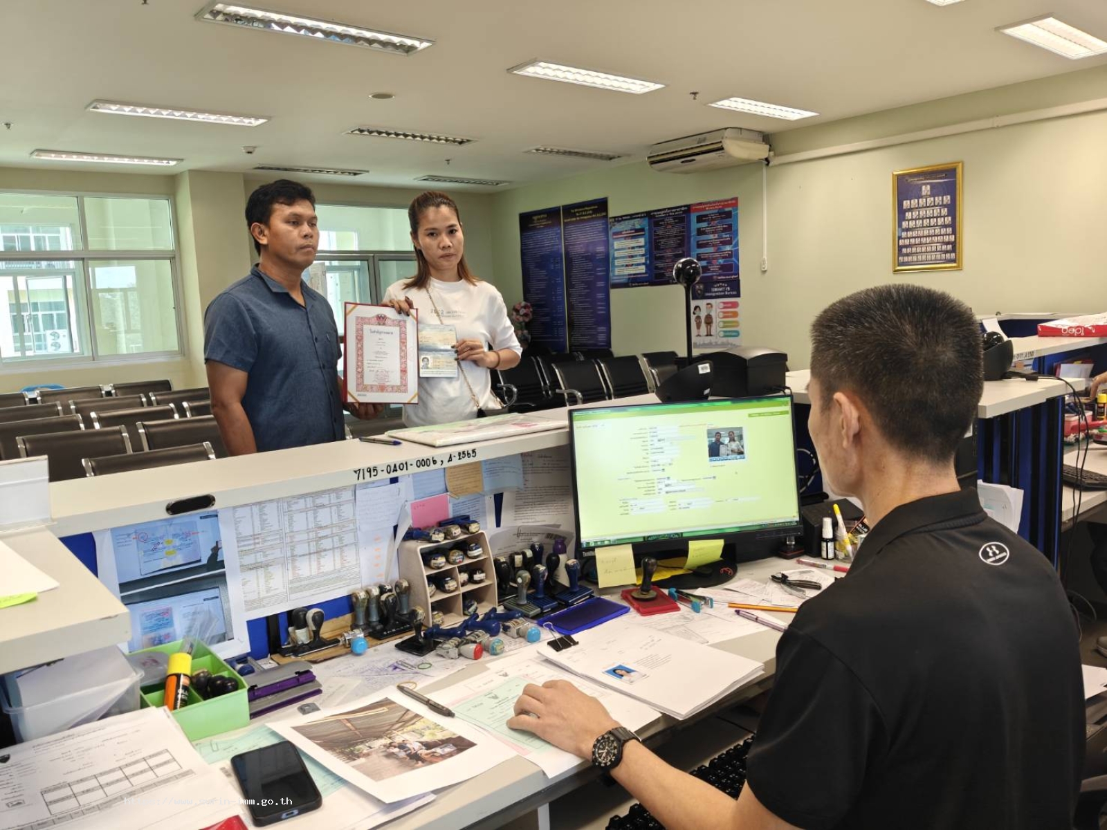 ตรวจคนเข้าเมืองจังหวัดสุรินทร์